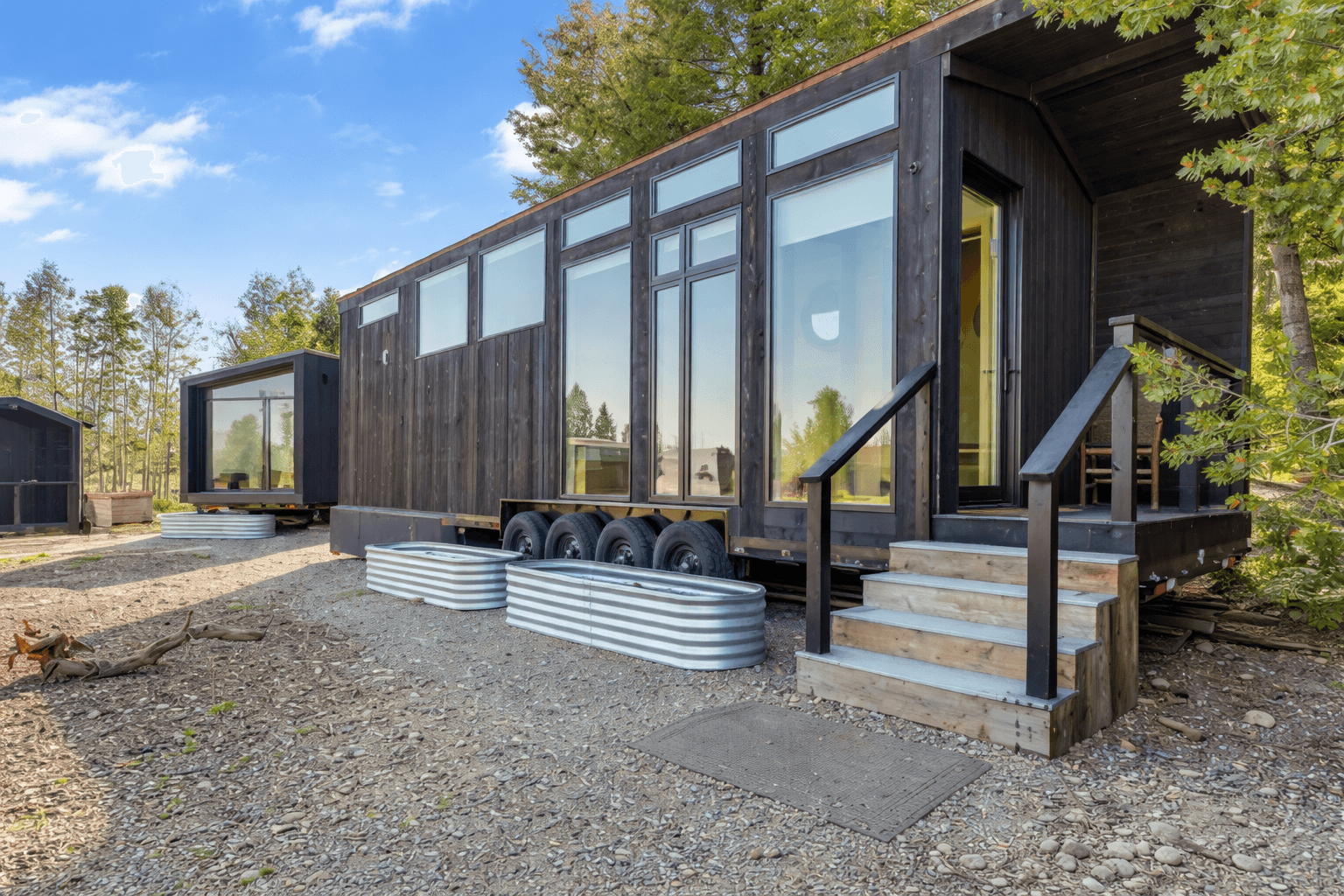 (U87) Smiley Creek Airport – Gorgeous Tiny Home 5