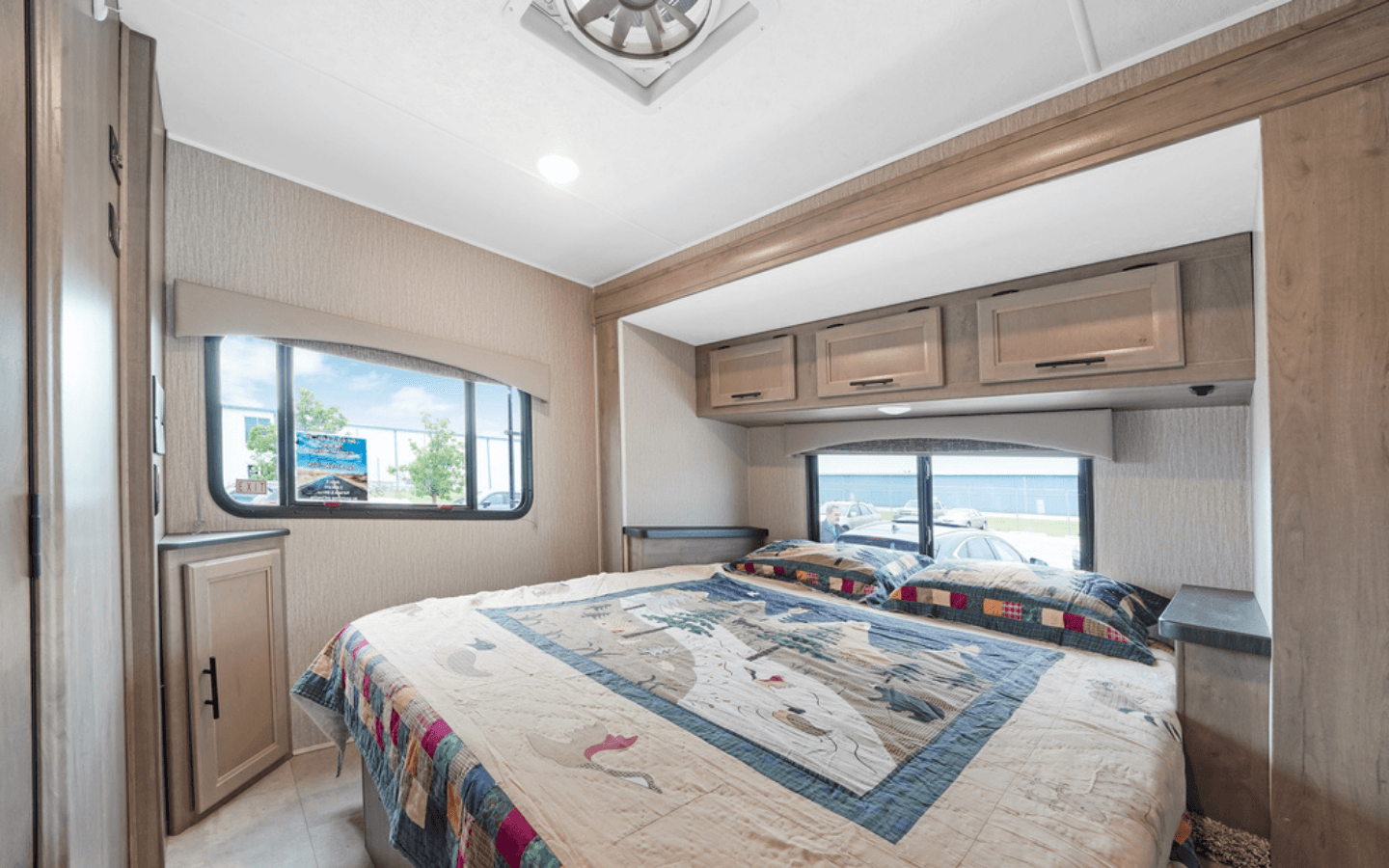 (KMQJ) Indianapolis Regional Airport – Flight Line RV 🚐 Retreat ✈️