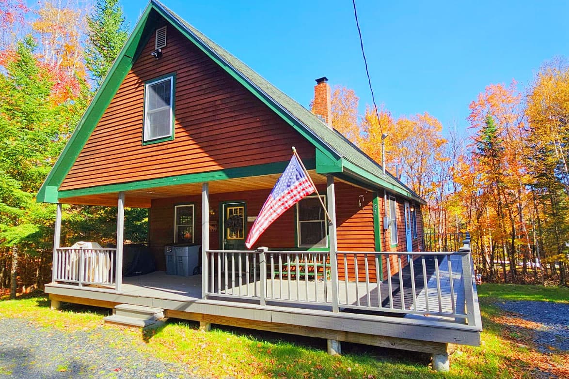(3B1) & (52B) Greenville Airport & Moosehead Aero Marine - Cozy Moose Cabin