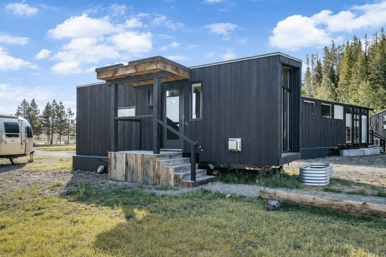 (U87) Smiley Creek Airport – Ultra Modern Tiny Home 1
